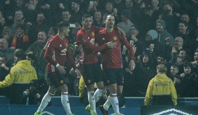 35-letni Zlatan Ibrahimović (z prawej) nadal zadziwia skutecznością. W meczu z Southampton zdobył dwa gole