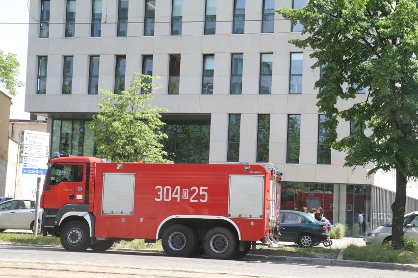 Alarmy bombowe we wrocławskich urzędach i telewizji