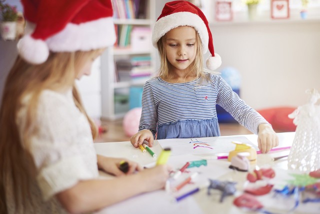 Jakie zabawy zaplanować na świąteczne spotkanie w szkole?
