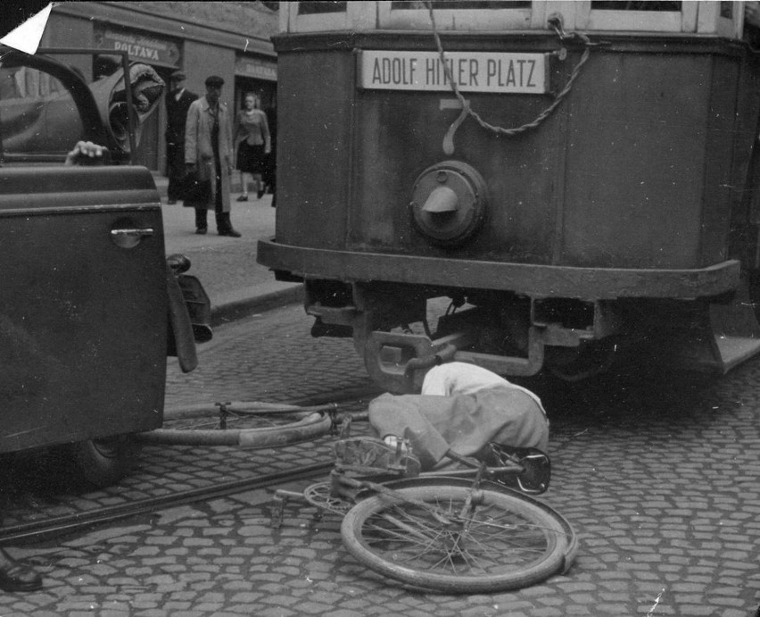 Opis obrazu: Wypadek z udziałem tramwaju typu SW1 (z...