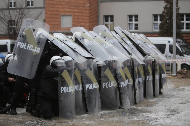 Zdaniem policyjnych związkowców z województwa śląskiego,...