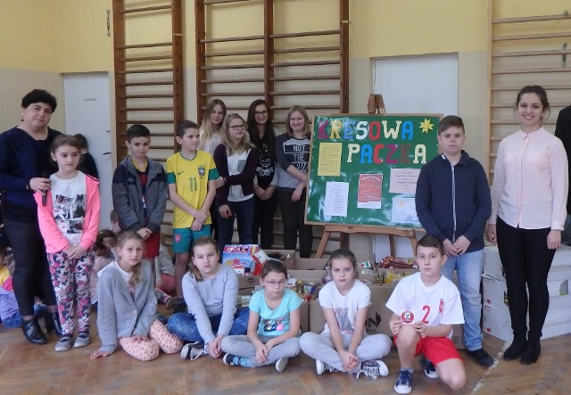 Uczniowie szkoły w Ursynowie koło Głowaczowa bardzo hojnie wspomogli akcję pod hasłem "Kresowa Paczka".