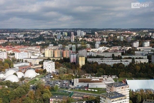 Maksymalna wielkość mieszkania jaką można kupić za bezpieczny kredyt w Szczecinie jeśli się jest singlem to 56 metrów kwadratowych, natomiast małżeństwo może sobie pozwolić na 68-metrowe mieszkanie w stolicy Pomorza Zachodniego.
