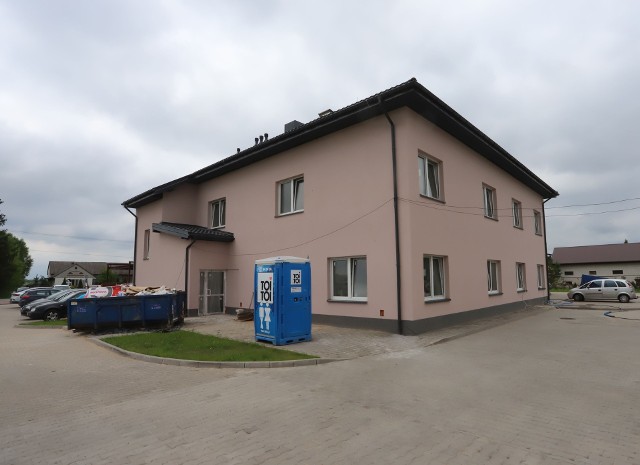 Nowy budynek ośrodka zdrowia w Starej Błotnicy ma być siedzibą poradni rehabilitacyjnej, ale będzie tam też między innymi poczekalnia, rejestracja pacjentów, ale też gabinet stomatologiczny.