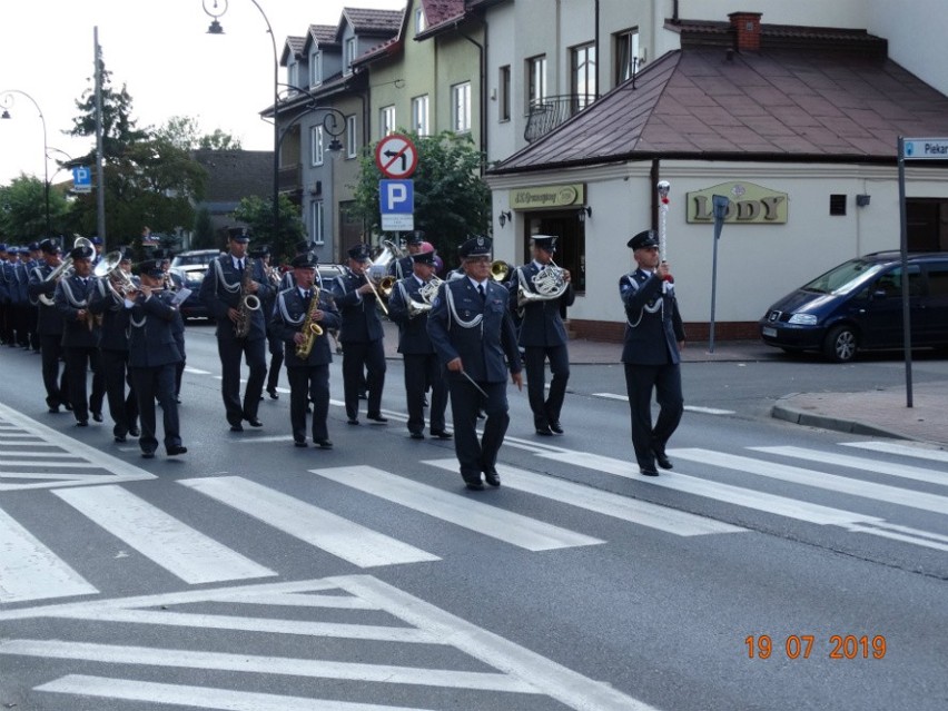 Święto policji w Białobrzegach. Był apel, odznaczenia i awanse