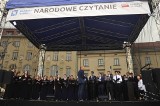 Narodowe Czytanie 2019: Znani aktorzy czytali nowele na placu Szczepańskim [ZDJĘCIA]