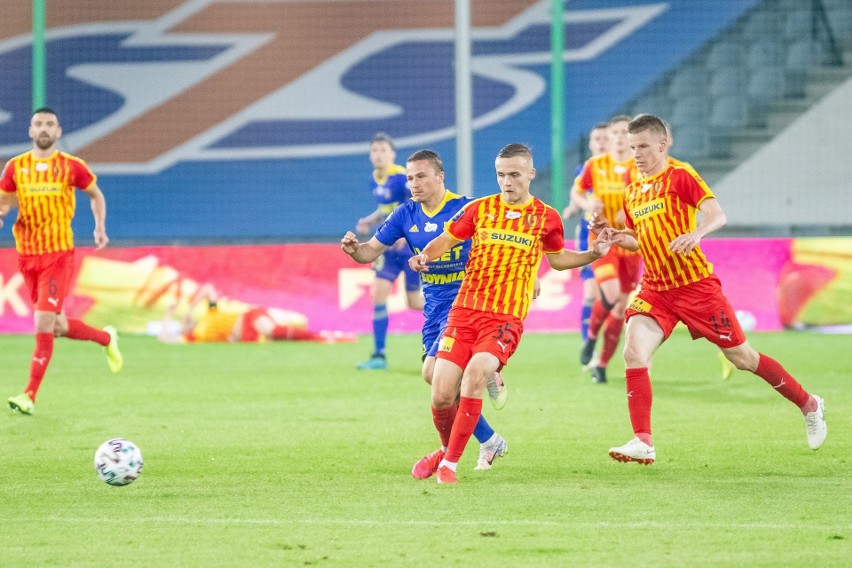 Będą ogromne zmiany w Koronie Kielce po spadku z PKO Ekstraklasy. Jakub Żubrowski na razie czeka na setny mecz [ZDJĘCIA]