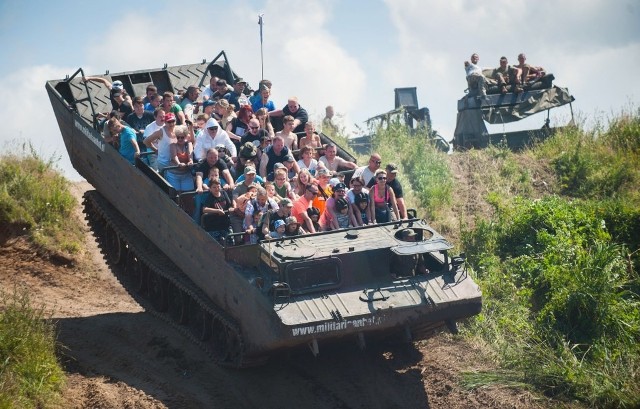 Pierwszy tydzień wakacji należy do miłośników militariów, którzy zjeżdżają do Darłowa.