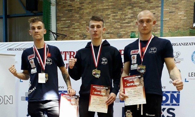 Medaliście ze Sportowego klubu Soma Gym Kick Boxing Kielce - Krystian Obara, Mikołaj Mądzik i Oskar Graur.