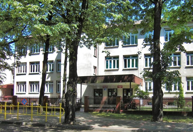 Liceum z Dodatkową Nauką Języka Białoruskiego to szkoła z kilkudziesięcioletnią tradycją nauczania języka i kultury mniejszości białoruskiej