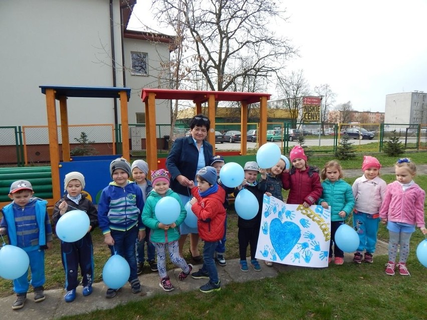Ostrowieckie przedszkole na niebiesko z okazji Dnia Świadomości Autyzmu