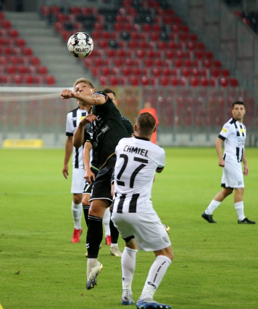 W 3. kolejce GKS Tychy wygrał z Sandecją Nowy Sącz 2:0. W...