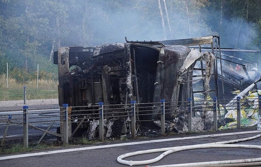 Pożar tira na obwodnicy Lublina. Kierowca trafił do szpitala