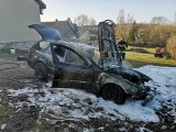 Danowo. Dwa zastępy strażaków walczyły z pożarem BMW (zdjęcia)