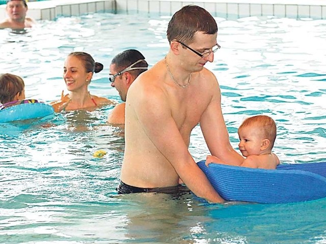 Przyjazna dla delikatnych organizmów dzieci jest temperatura wody na basenie &#8211; około 31 stopni Celsjusza.