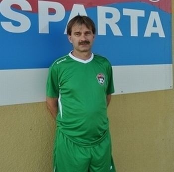 Trener Sparty Kazimierza Wielka Marek Kowalski testuje kilku w swoim klubie trzech Senegalczyków.