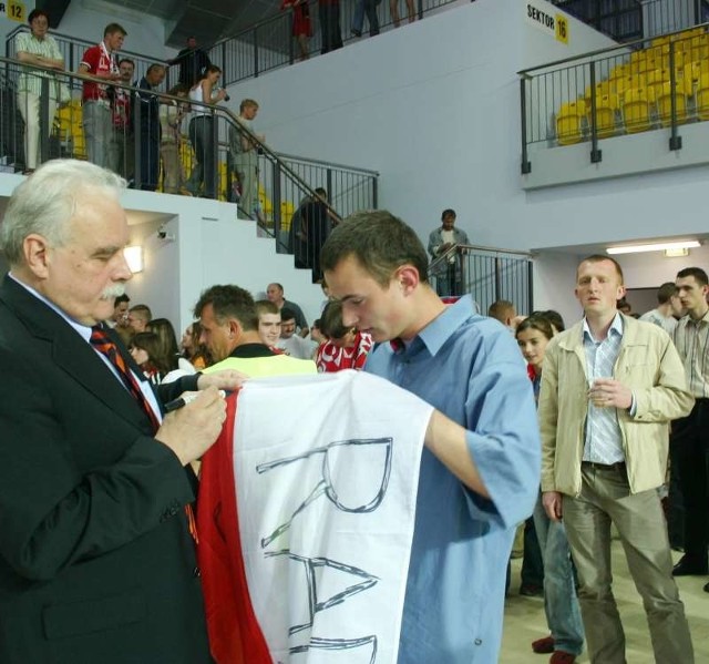 Waldemar Wspaniały (z lewej) wróci na "stare śmieci".