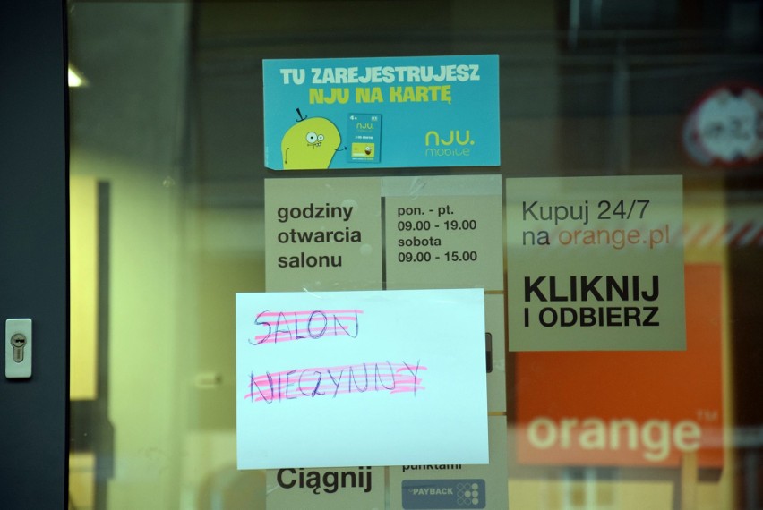 Stargard. Włamanie do salonu Orange w centrum miasta. Policja prosi świadków o kontakt