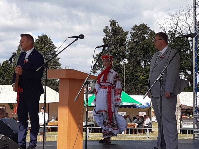 Podczas głównych uroczystości gospodarze otrzymali od starosty Marcina Piwnika, płaskorzeźbę  z panoramą Sandomierza.