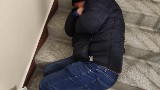 Zielona Góra. Skargi mieszkańców bloku przy ul. Kraljevskiej. „Boimy się agresywnego bezdomnego”