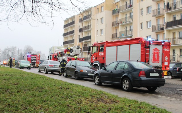 Pożar w Szkole Podstawowej nr 4 w Łęczycy. Na miejscu kilka zastępów straży