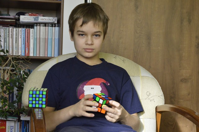 Jakub Kuśnierz uprawia dyscyplinę  Speed Cube. W czasie zawodów na czas układa kostkę Rubika.