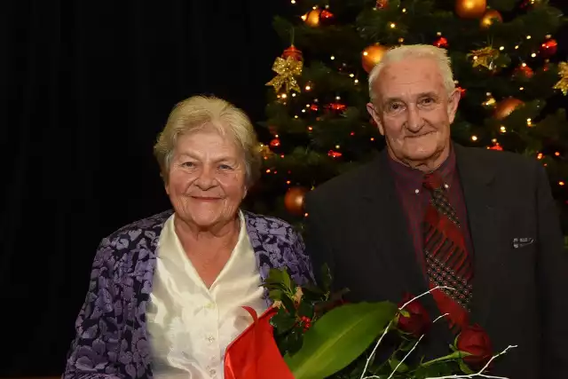 Podczas uroczystości zorganizowanej 18 grudnia w Urzędzie Miasta w Wieliczce uhonorowano sześć małżeństw z 60-letnim stażem oraz 19 par obchodzących w tym roku złote gody