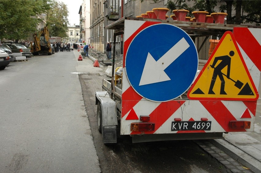 Kraków. Remontują drogi i chodniki w dzielnicach. Zobacz, gdzie prowadzone są prace