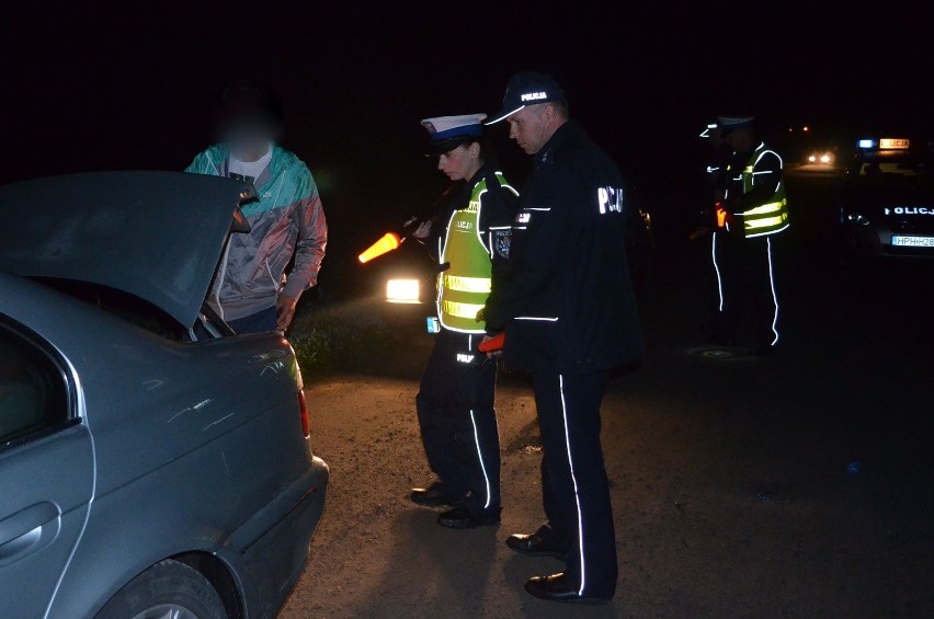 Policyjna akcja pod dyskotekami w Radomiu i okolicach. Celem pijani kierowcy i narkotyki (zdjęcia)