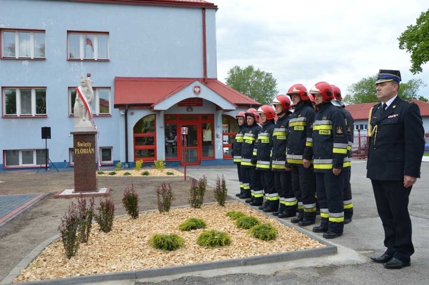 Strażacy świętowali w Starachowicach. Mają figurę świętego Floriana i sztandar