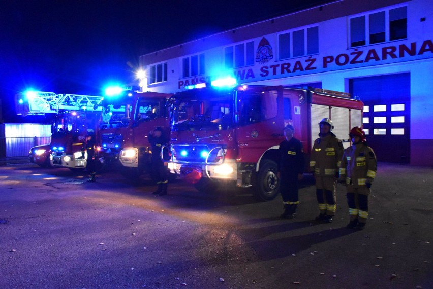 W całej Polsce wybrzmiały syreny oddające hołd strażakowi,...