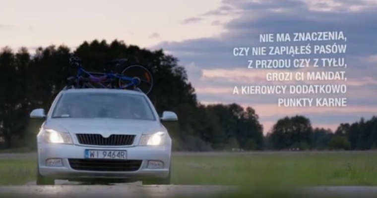 Kadry ze spotu reklamującego zapinanie pasów