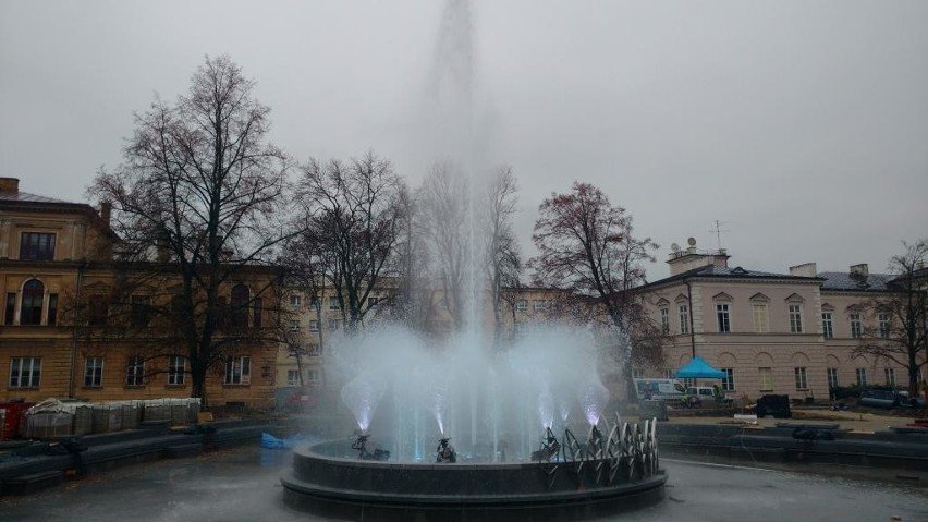 Nowa fontanna na Litewskim. Już tryska (ZDJĘCIA)