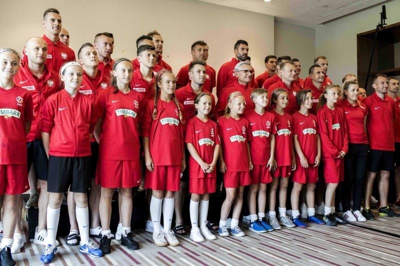 Młodziczki z UKS SMS Łódź spotkały się z piłkarską reprezentacją Polski!