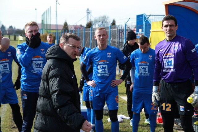 32-letni Sebastian Nowak (z prawej) w zespole Termaliki Bruk-Betu Nieciecza występuje już trzeci sezon