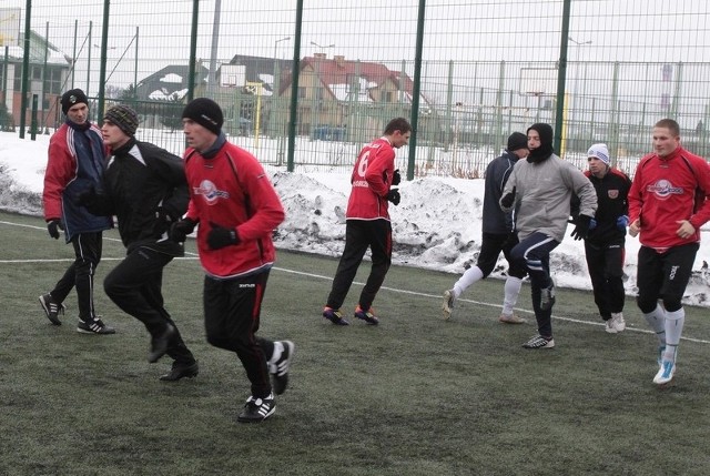 Piłkarze Pilicy mocno pracują przed rundą wiosenną, ale mają już dość pogody