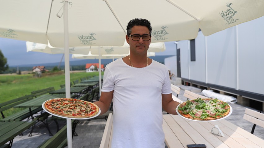 Legendarna Pizzeria Słońce Sycylii u Nicoli powróciła do Wilkowa w gminie Bodzentyn. Prowadzi ją prawdziwy Włoch. Zobacz zdjęcia i film