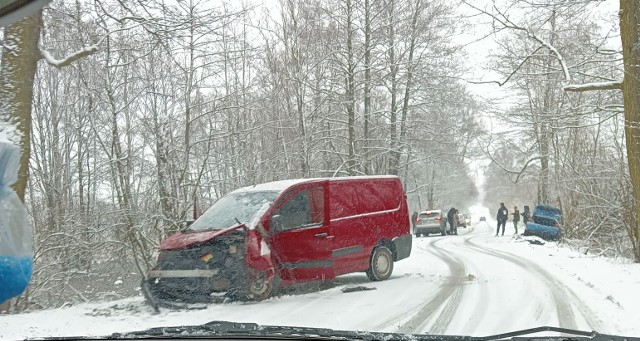 Zderzenie dwóch aut w powiecie białobrzeskim.