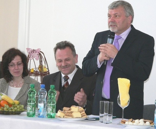 Konferencję inauguracyjną prowadził Andrzej Smulczyński, dyrektor Powiatowego Centrum Pomocy Rodzinie.