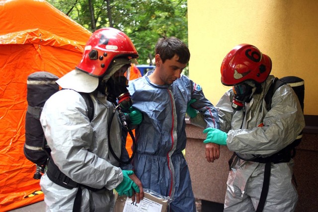 W szpitalu MSW krakowscy strażacy ćwiczyli wczoraj m.in. ewakuację „pacjentów”