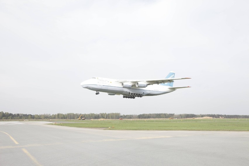 Megasamolot AN-124 Rusłan w Pyrzowicach żegna się z lotniskiem [NOWE ZDJĘCIA]