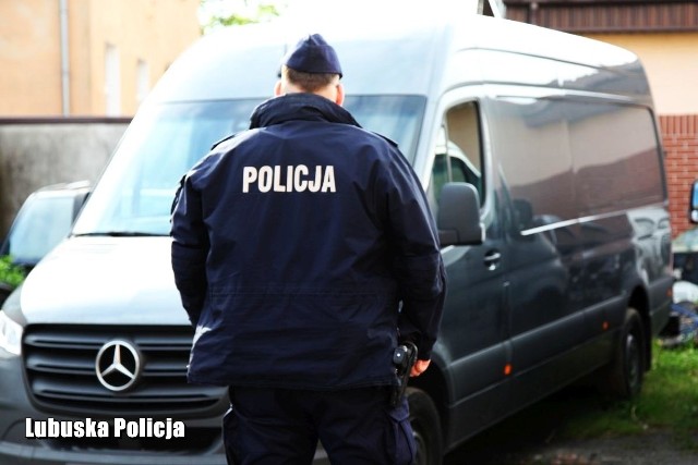 Policjanci z Żar odzyskali cztery mercedey sprintery, które skradziono w Belgii.