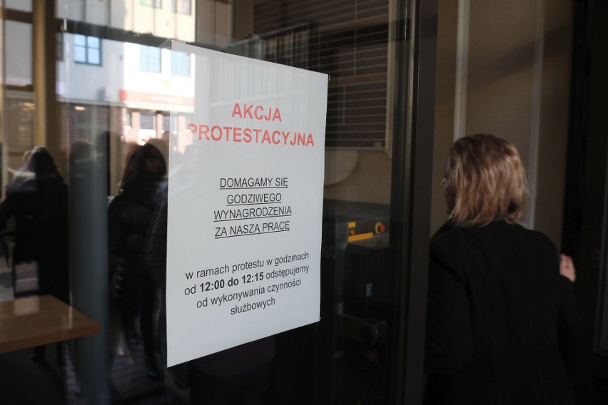 Trwa ogólnopolski protest pracowników administracyjnych...