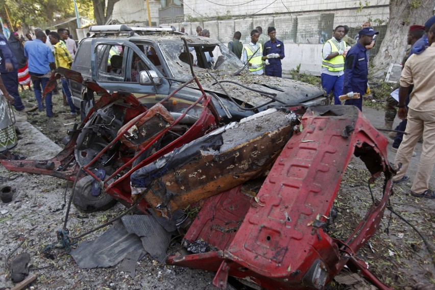 Somalia: Zamach w Mogadiszu. Dwie eksplozje i atak na hotel, zginęło co najmniej 20 osób [ZDJĘCIA]