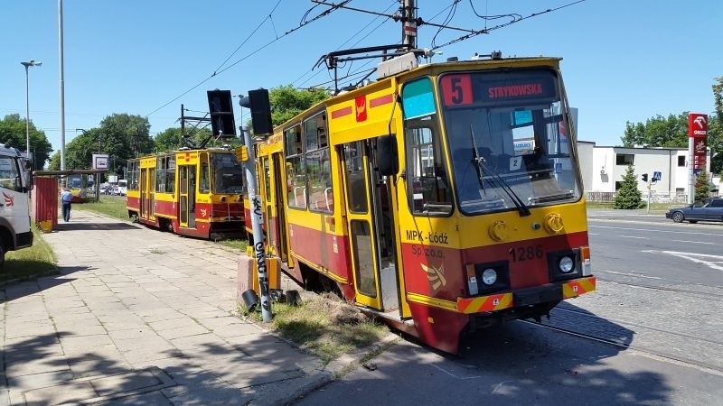 Wypadek na ul. Szczecińskiej. Tramwaj zderzył się z ciężarówką i wypadł z szyn