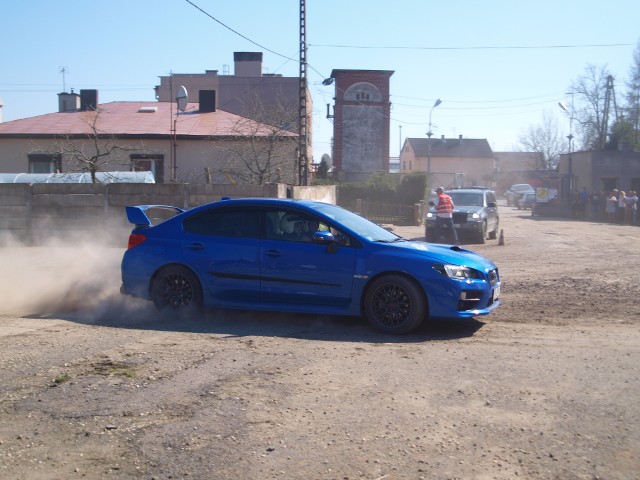 Marcin Pietryszyn jadąc subaru imprezą najlepiej sobie radził na asfaltowo-szutrowych próbach.