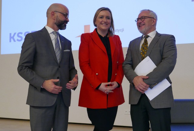 Wiceminister Olga Semeniuk była w czwartek, 27 lutego, gościem konferencji "Śląskie Forum MŚP" organizowanej przez Katowicką Specjalną Strefę Ekonomiczną.Zobacz kolejne zdjęcia. Przesuwaj zdjęcia w prawo - naciśnij strzałkę lub przycisk NASTĘPNE