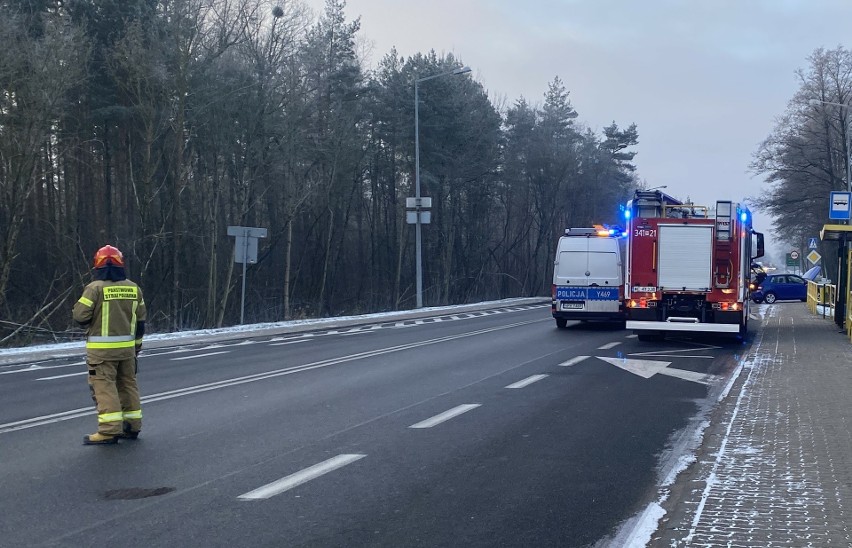 Wypadek na Warszawskiej w Ostrołęce. 28.11.2023 ok. godz. 7.30 zderzyły się dwie osobówki