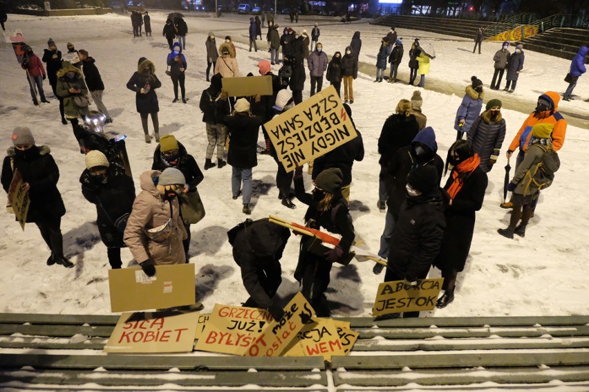 Protest przeciw zaostrzeniu prawa aborcyjnego w Gliwicach...