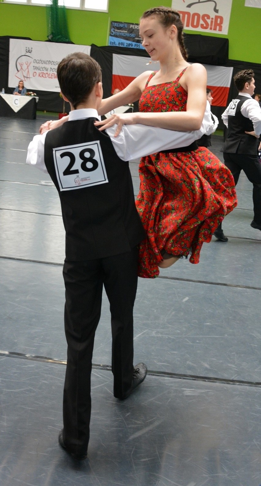 Mistrzowie tańców polskich tańczą na co dzień w Dobczycach